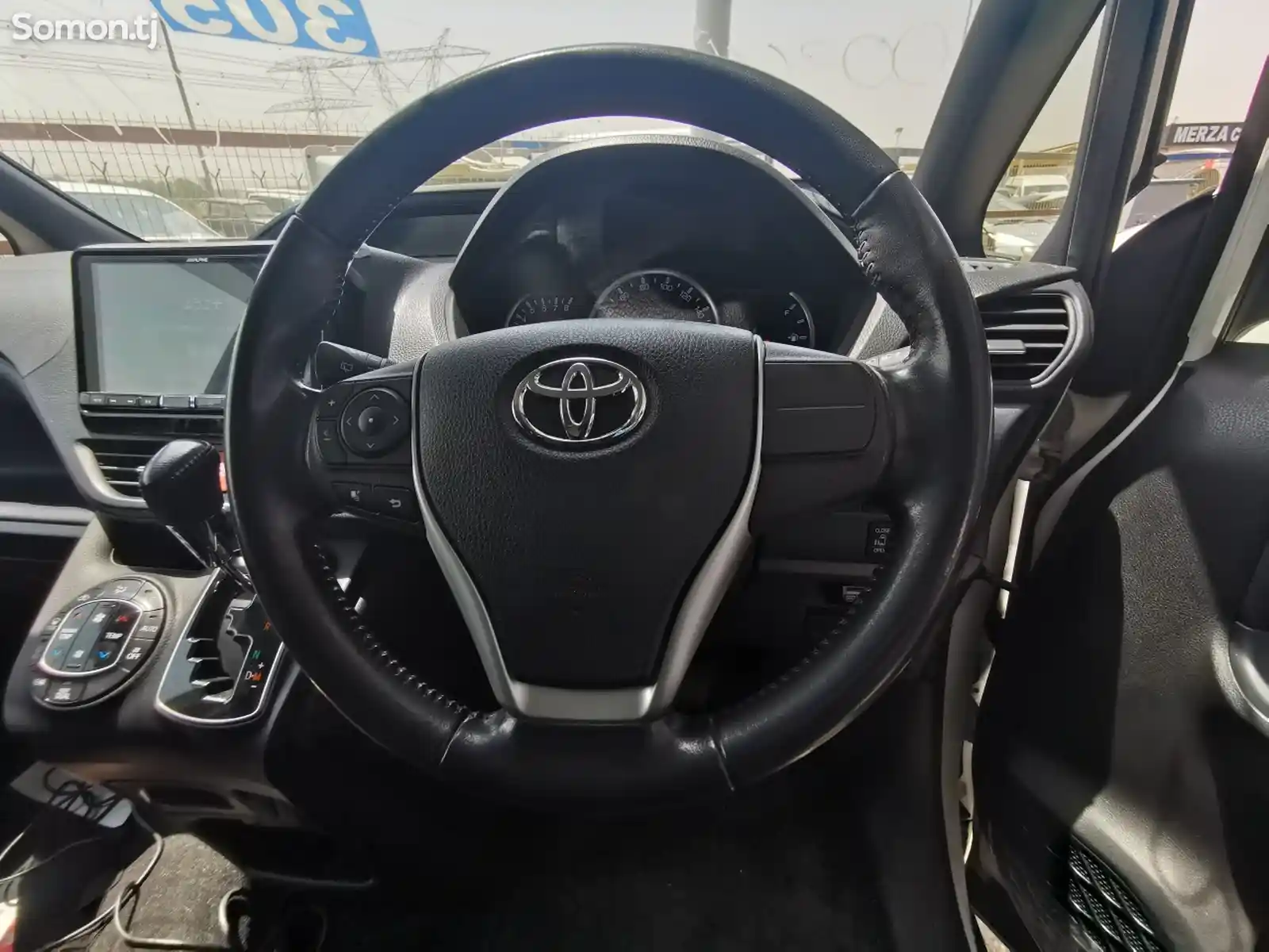 Toyota Voxy, 2014-8