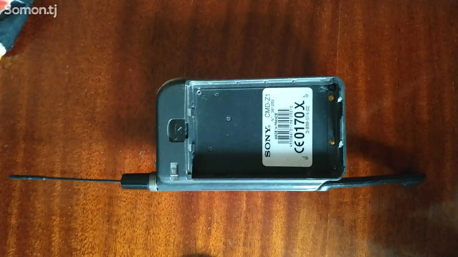 Ретро телефон Sony cmd-z1-2