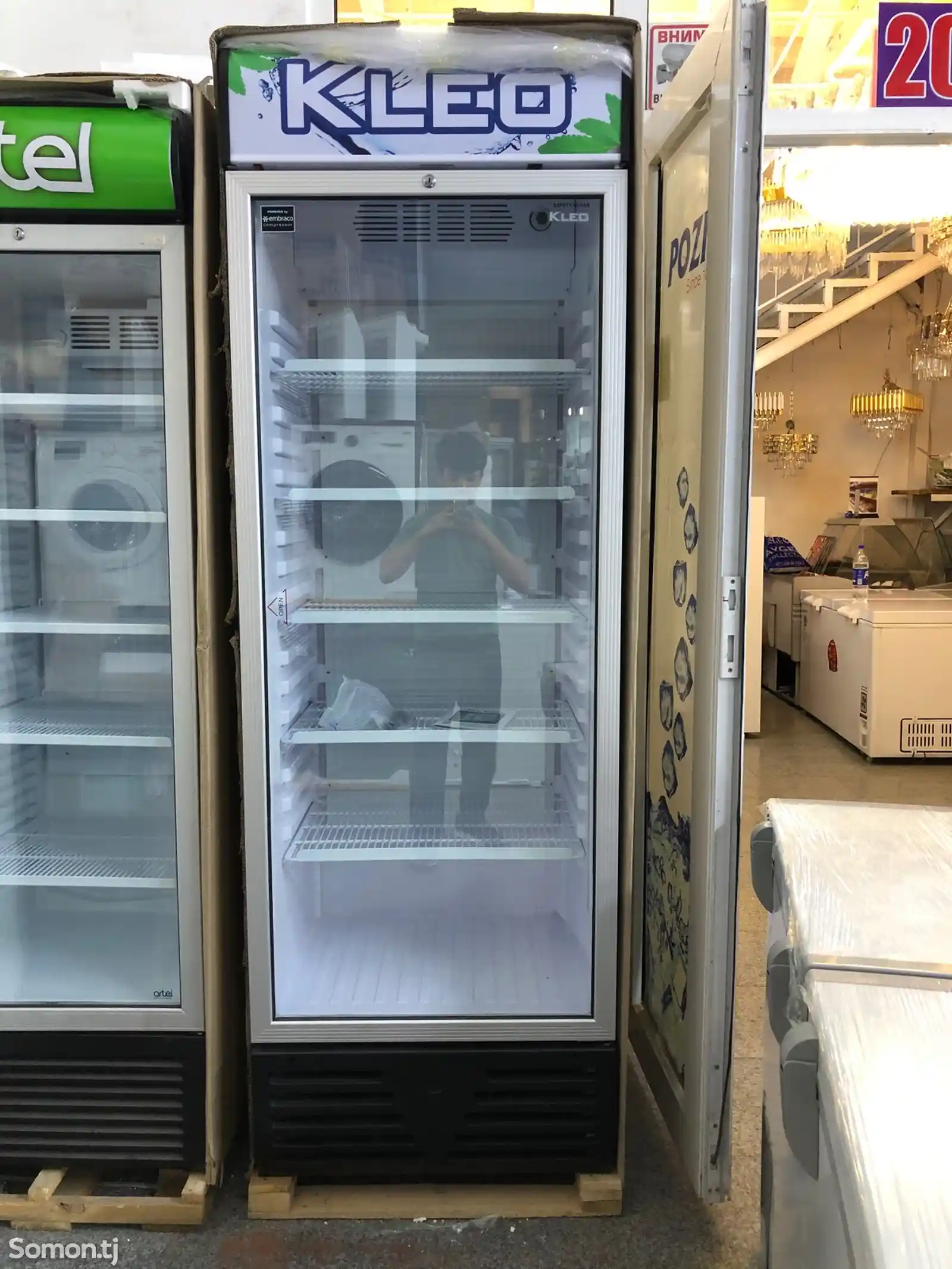 Витринный холодильник Kleo 550-4