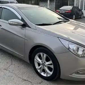 Hyundai Sonata, 2011