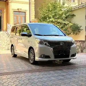 Toyota Voxy, 2015