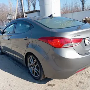 Hyundai Elantra, 2013