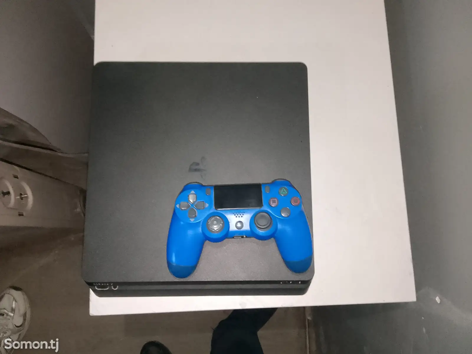 Игровая приставка Sony PlayStation 4 slim-1