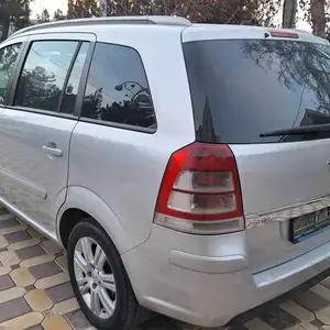 Opel Zafira, 2009