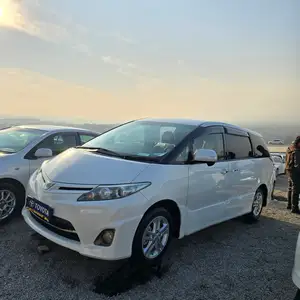 Toyota Estima, 2011