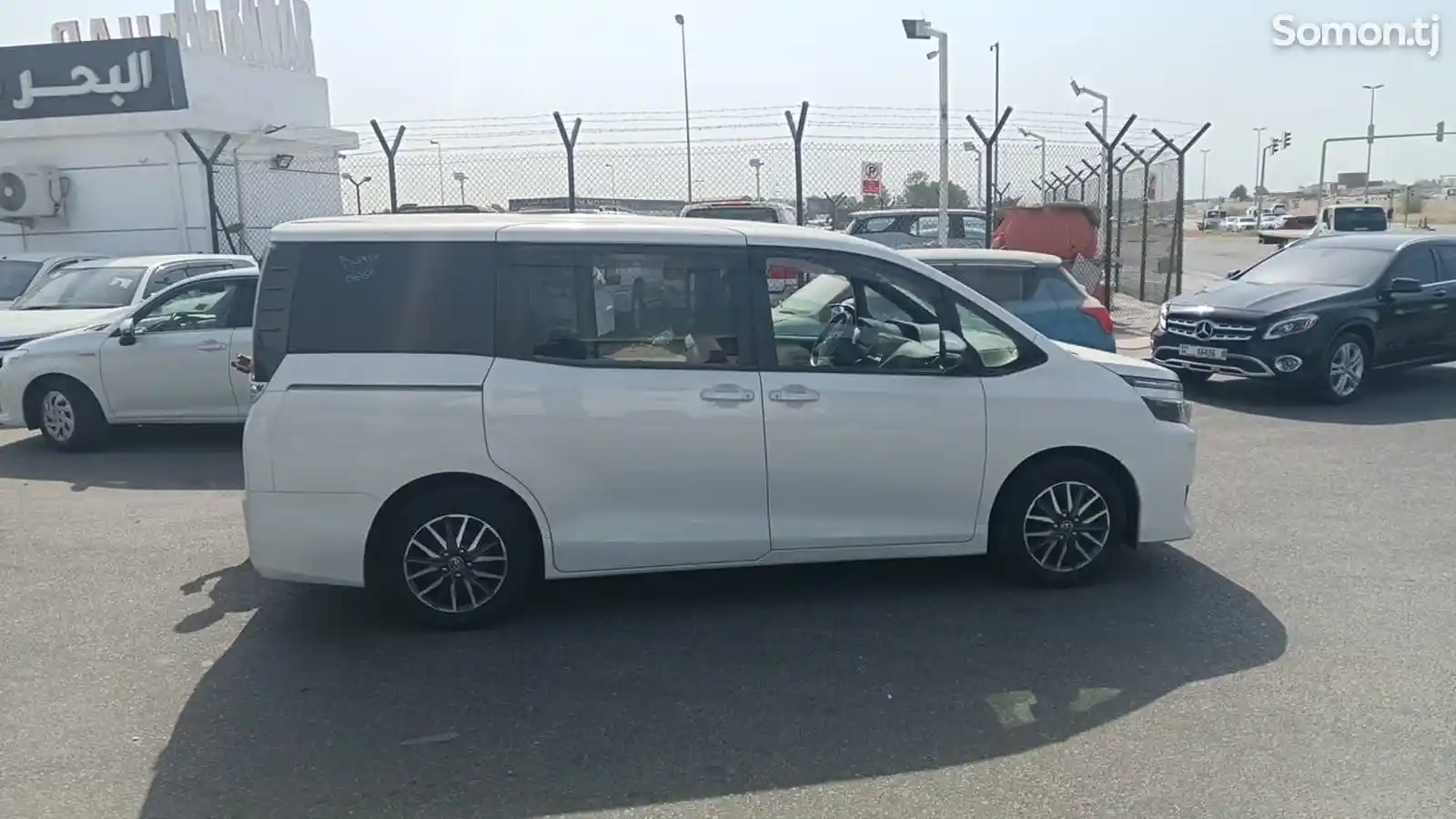 Toyota Voxy, 2014-4