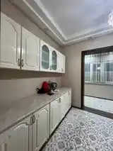 3-комн. квартира, 2 этаж, 70 м², 13 мкр-8