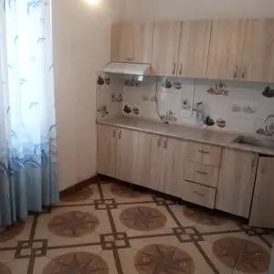 2-комн. квартира, 2 этаж, 70м², бозори Балх