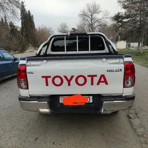 Toyota Hilux, 2016