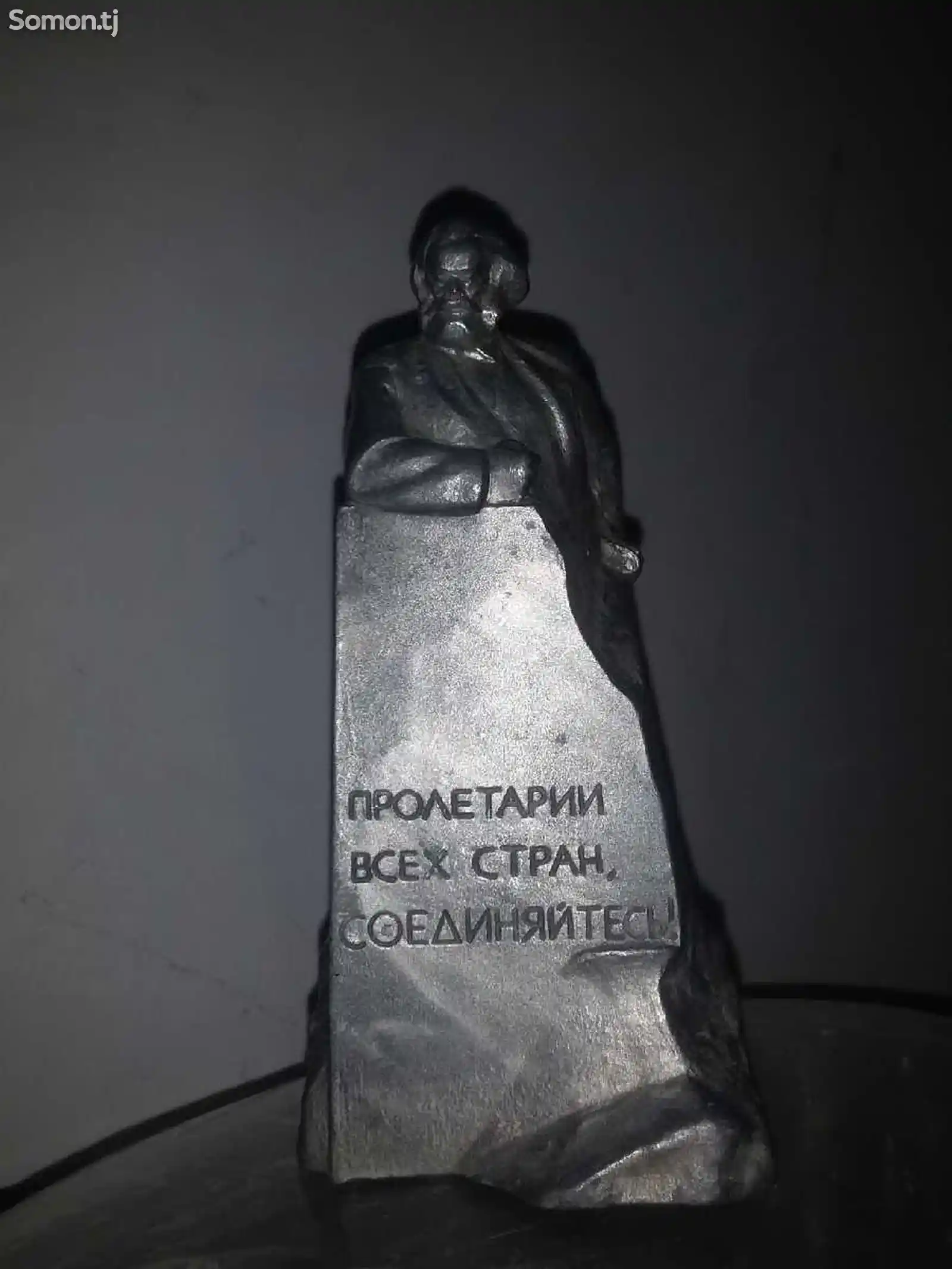 Статуя Маркс