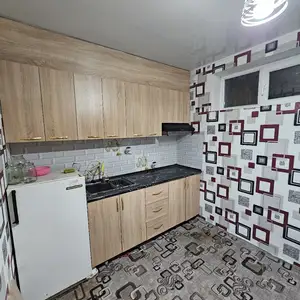 2-комн. квартира, Цокольный этаж, 50м², 34мкр