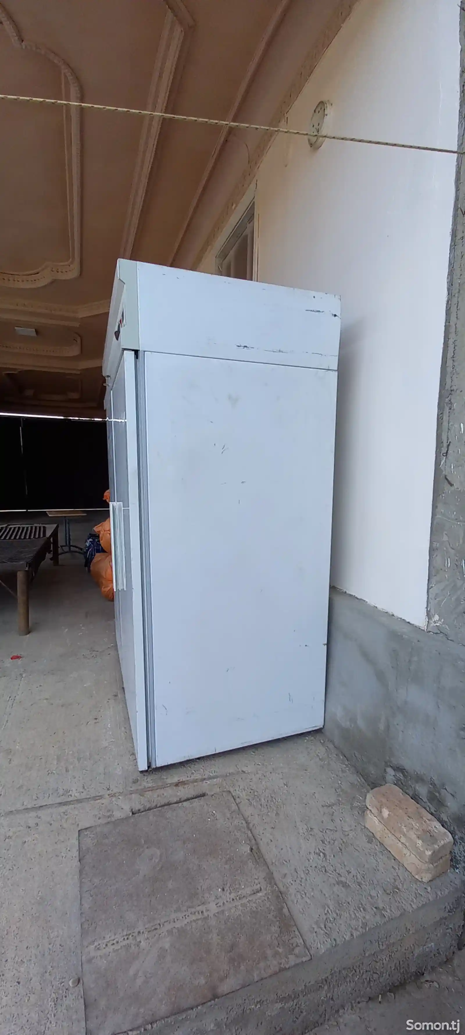 Холодильный шкаф-6