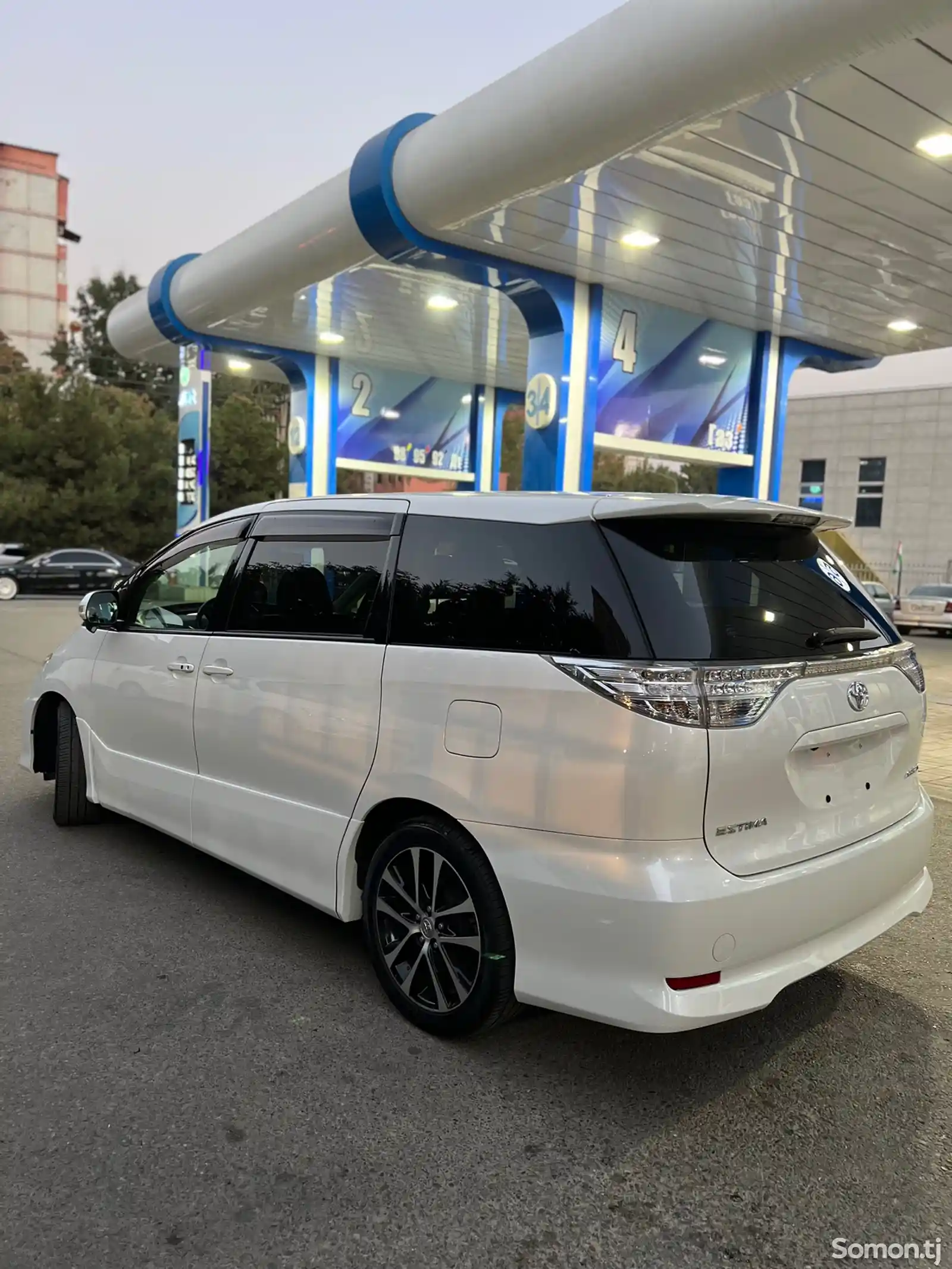 Toyota Estima, 2014-4