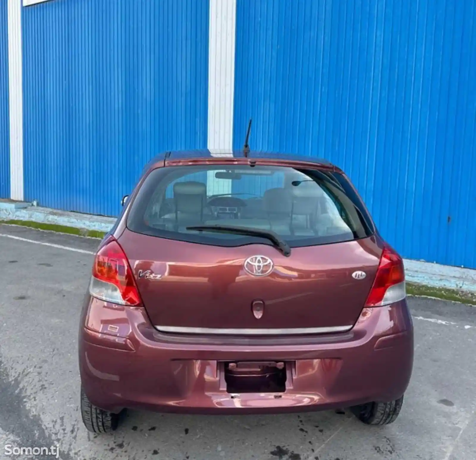 Заднее стекло на Toyota Vitz