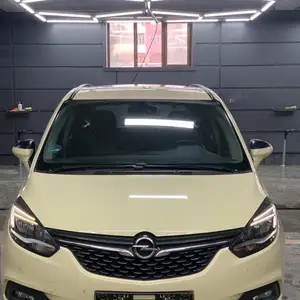 Opel Zafira, 2017