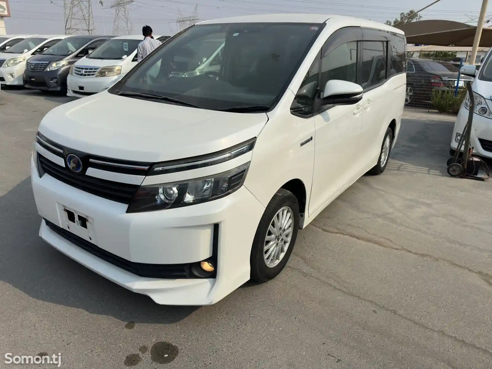 Toyota Voxy, 2014 на заказ-3