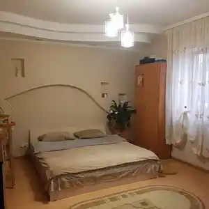 2-комн. квартира, 2 этаж, 68 м², Центр