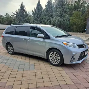 Toyota Sienna, 2017