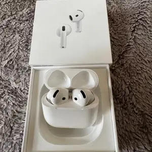 Наушники Apple AirPods. 4