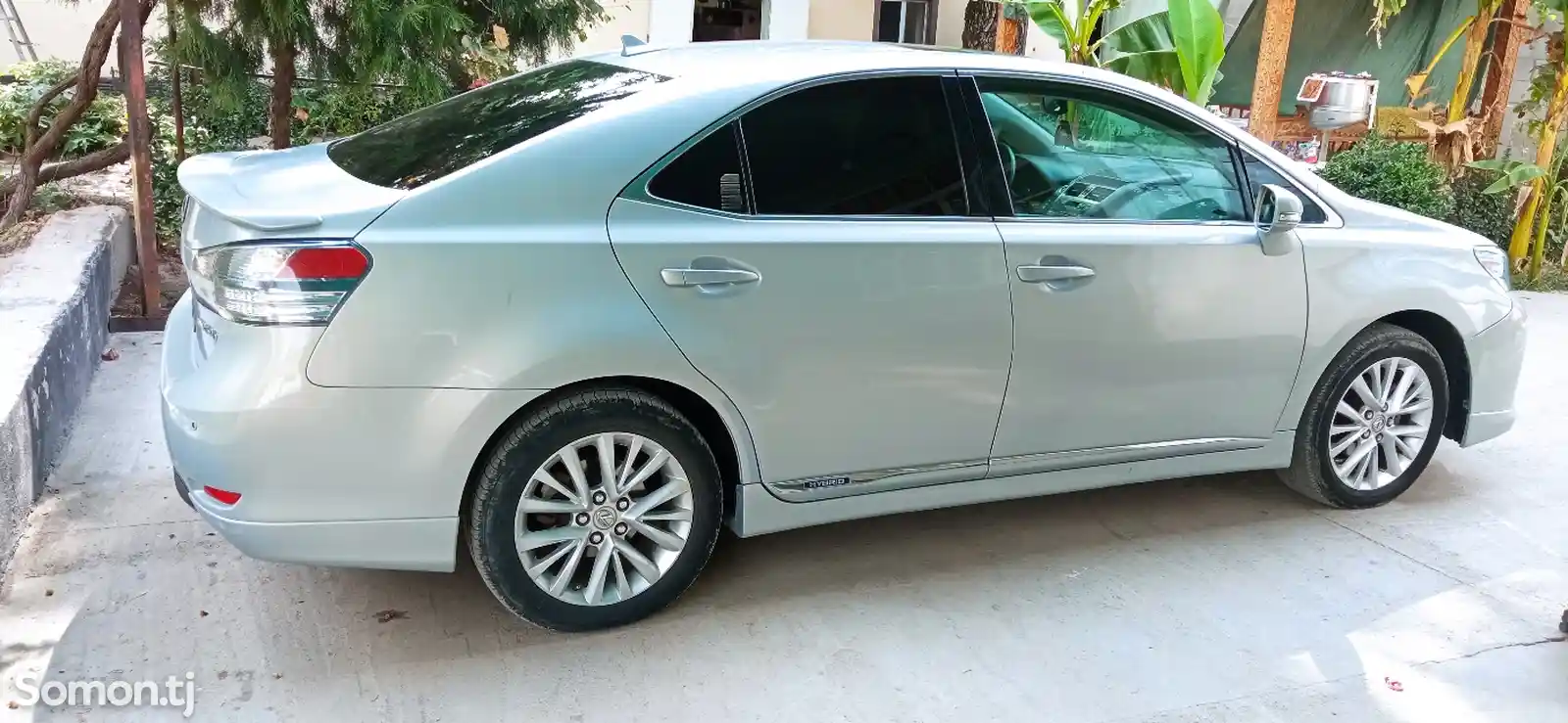 Lexus HS series, 2011-4