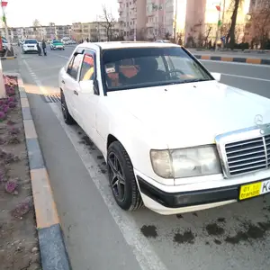 Mercedes-Benz W124, 1990