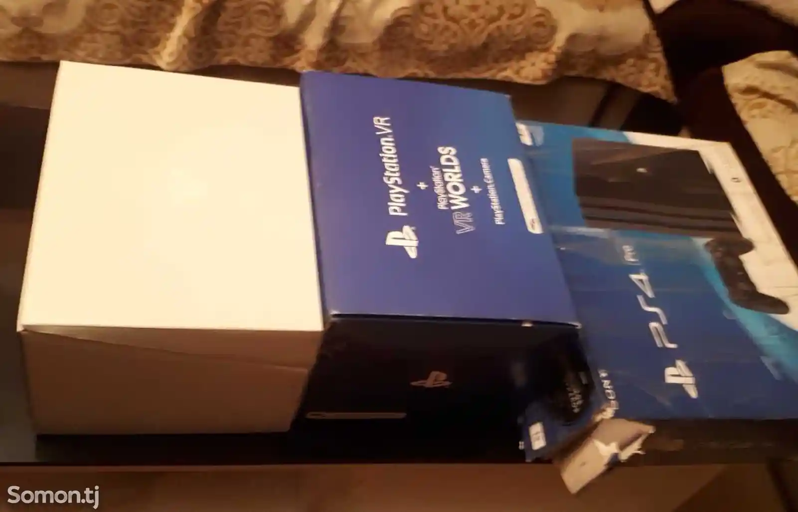 Игровая приставка Sony PlayStation 4 Pro 2tb и sony VR шлем aim contro-7
