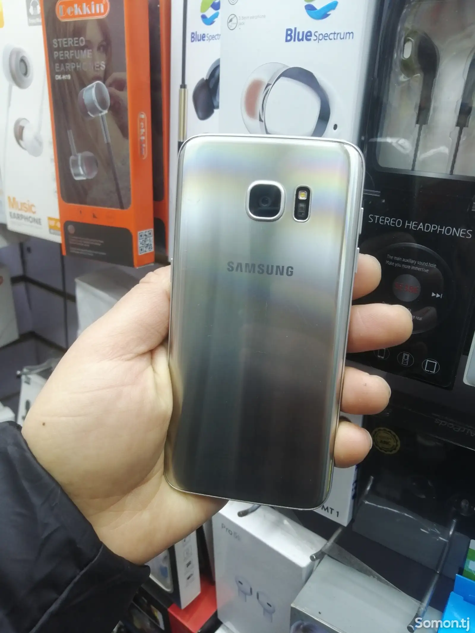 Samsung Galaxy S7 edge-1