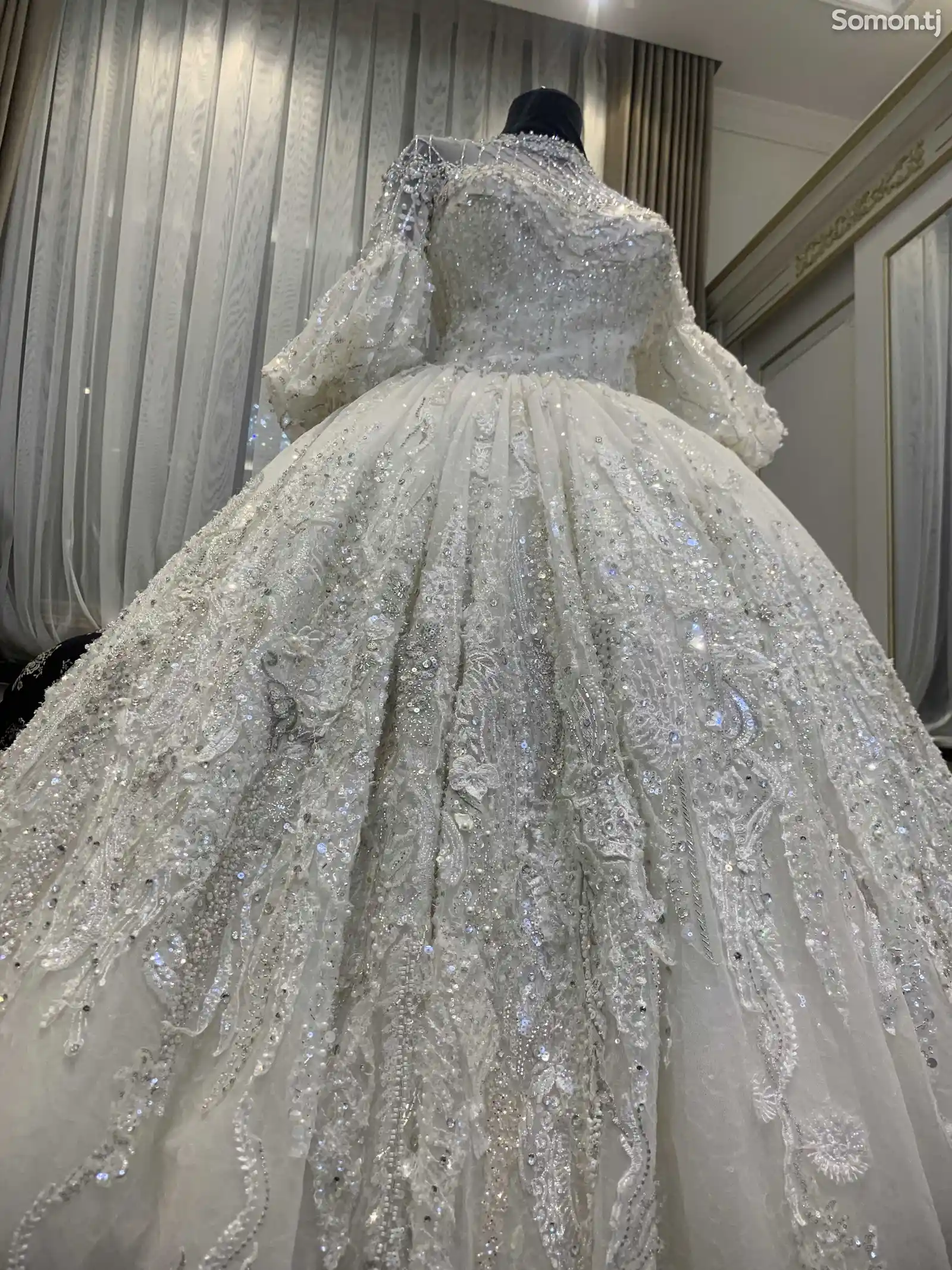 Свадебное платье с кристаллами