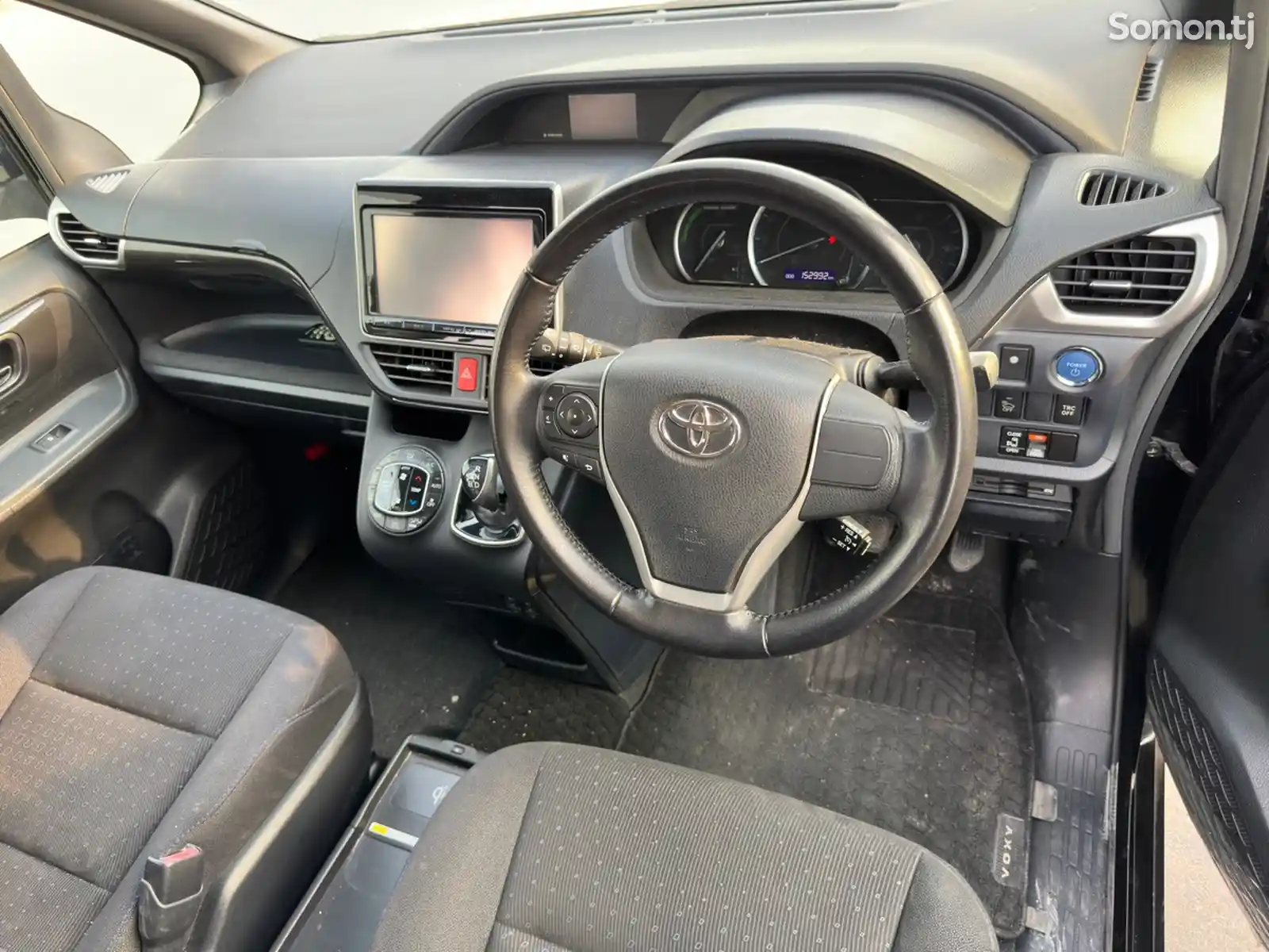 Toyota Voxy, 2014 на заказ-13