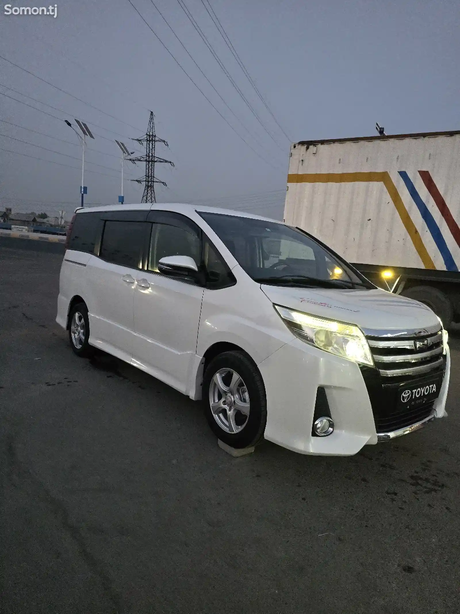 Toyota Voxy, 2014-11