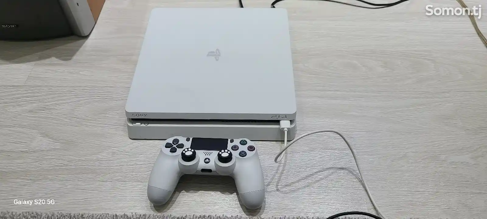 Игровая приставка Sony PlayStation 4 slim-1