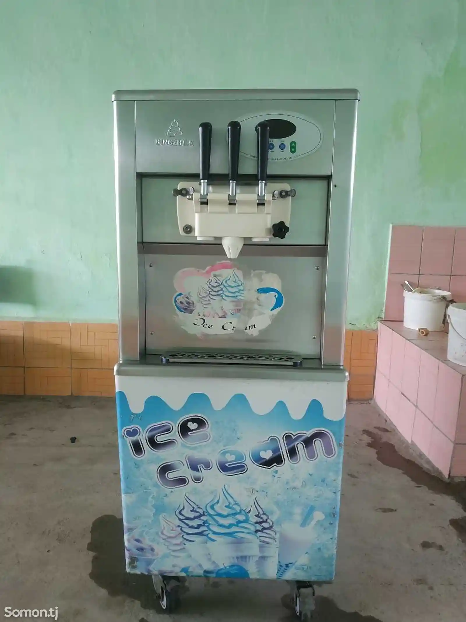 Аппарат Фризер для приготовления мороженого-1