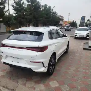 BYD E2, 2024