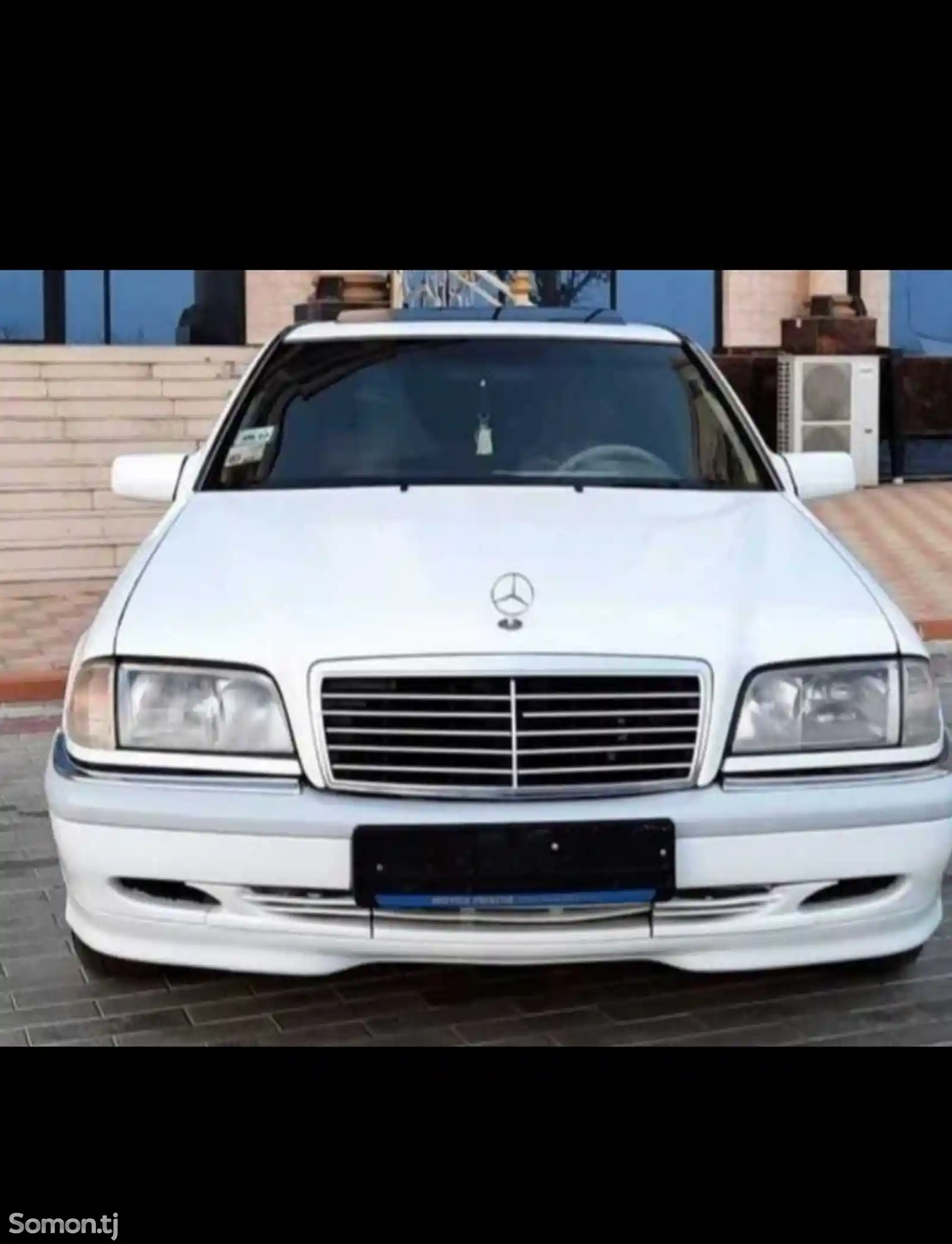 Переднее лобовое стекло от Mercedes-Benz W202-1