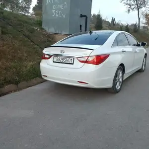 Hyundai Sonata, 2011