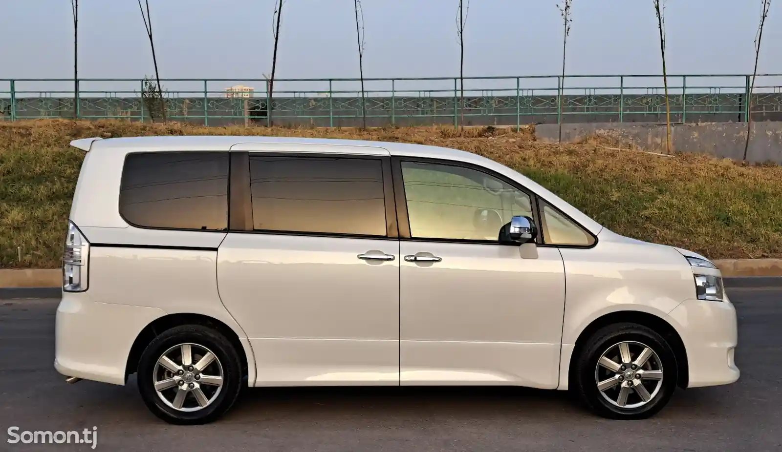 Toyota Voxy, 2008-7