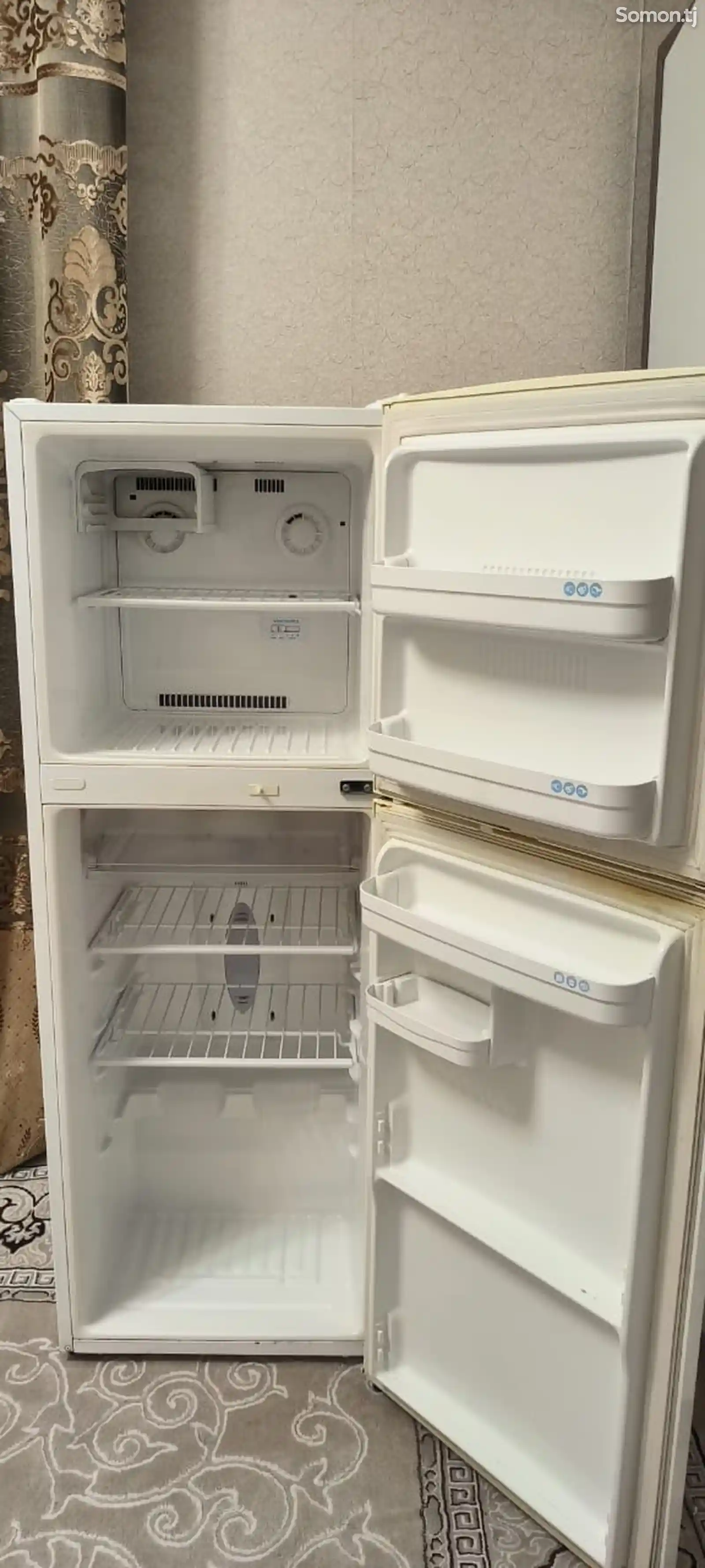 Рабочий холодильник марки LG-3