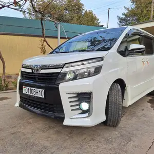 Toyota Voxy, 2014