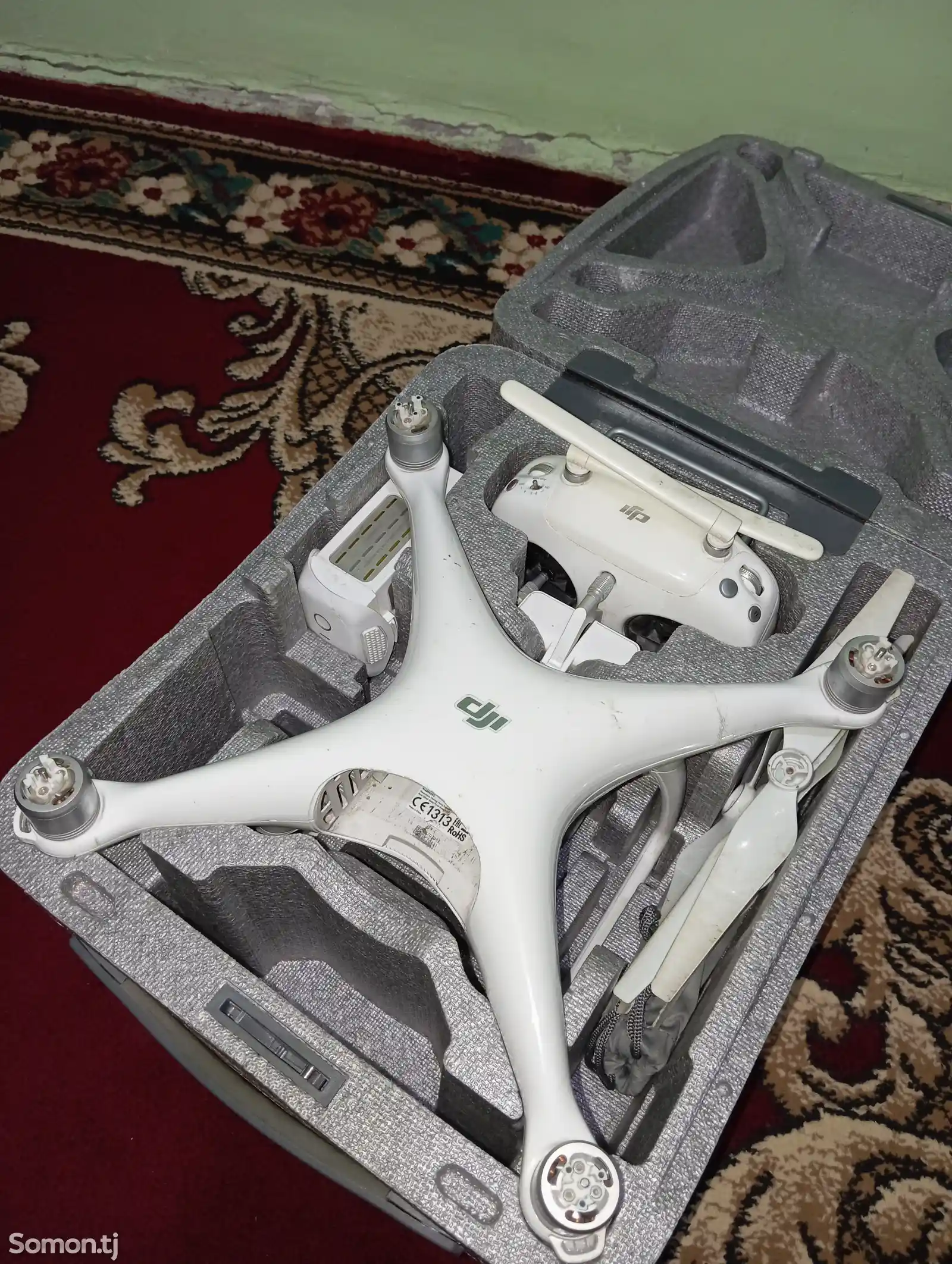 Квадрокоптер DJI Phantom 4-1