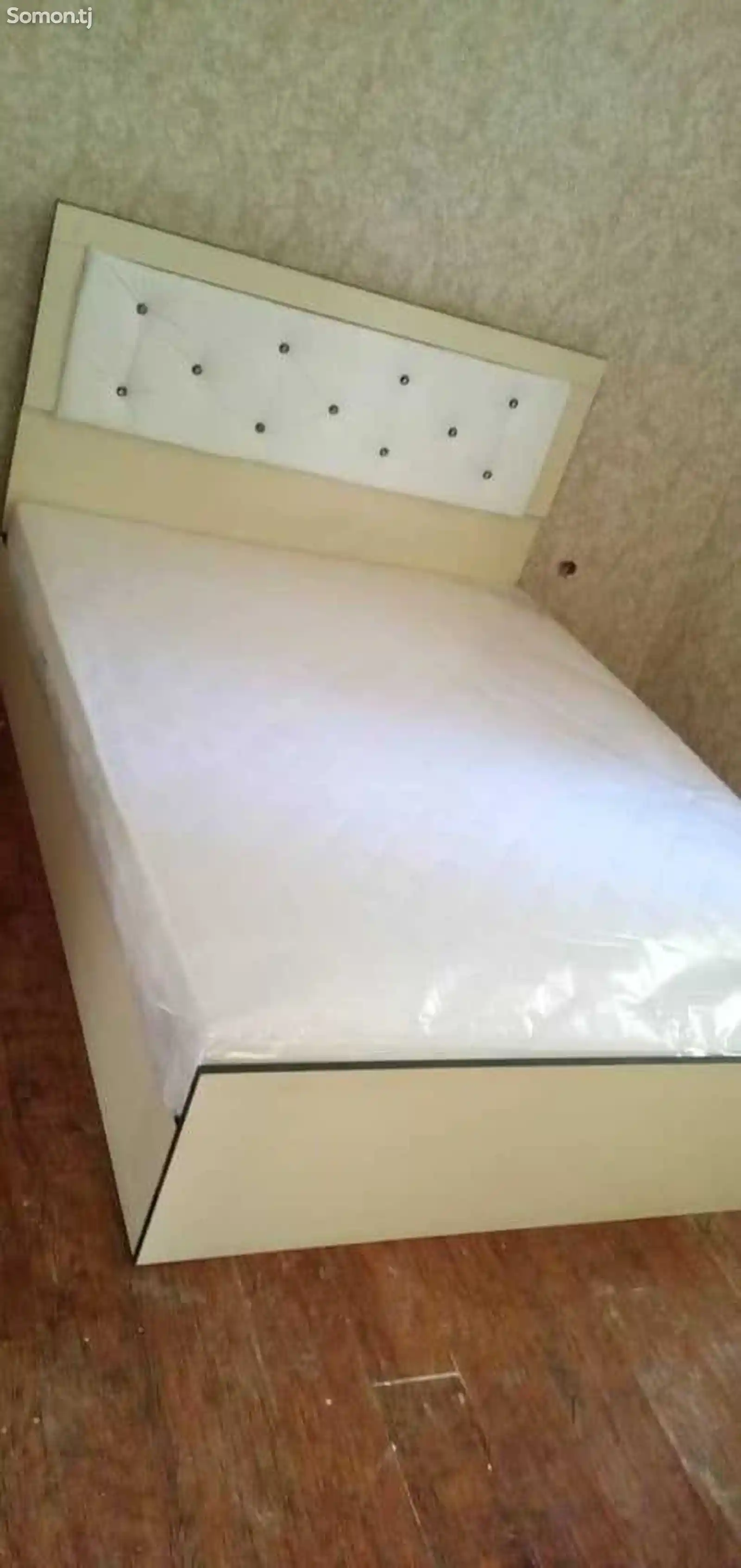 Кровать с матрасом-7
