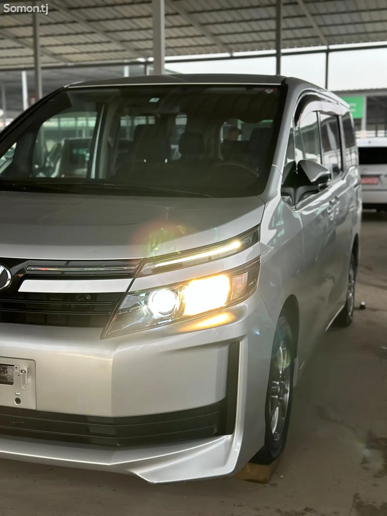 Toyota Voxy, 2014-6