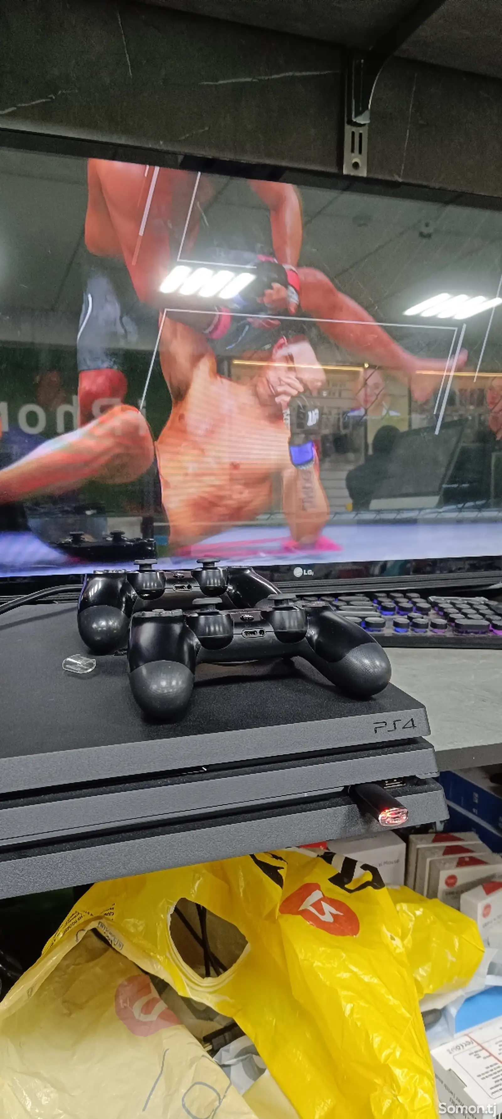 Игровая приставка Sony PlayStation 4 Pro-1