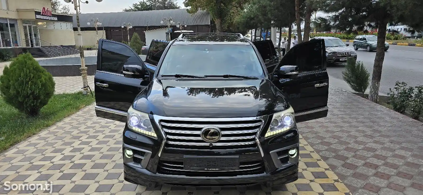 Lexus LX series, 2013-15