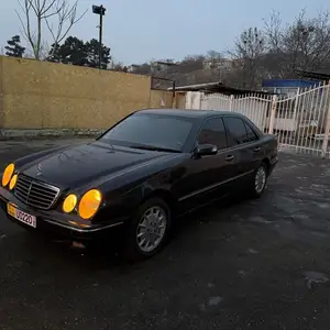 Mercedes-Benz E class, 2001