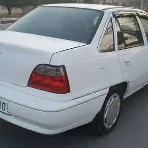 Daewoo Nexia, 1996