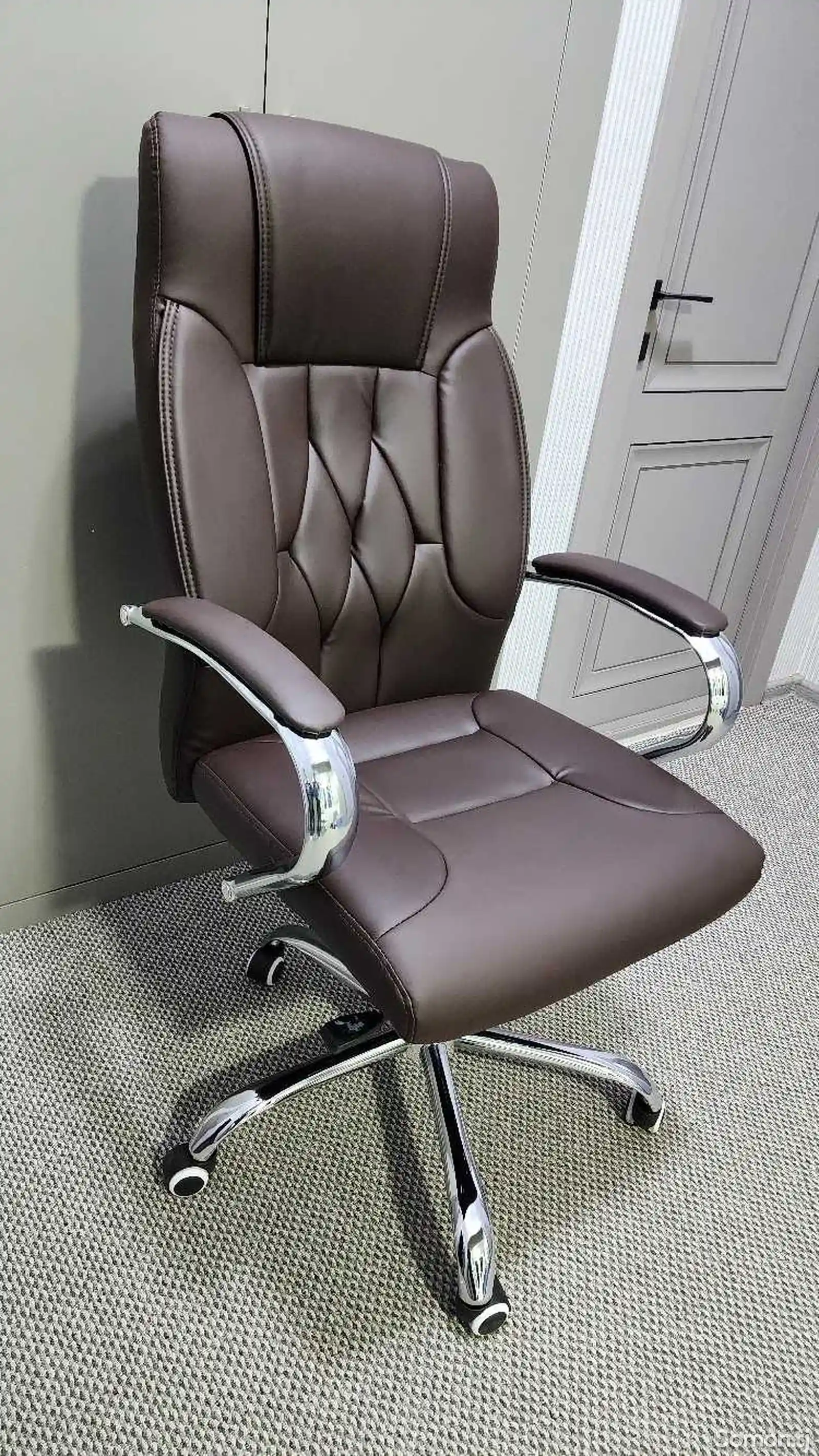 Кресло кожаное для офисов-2