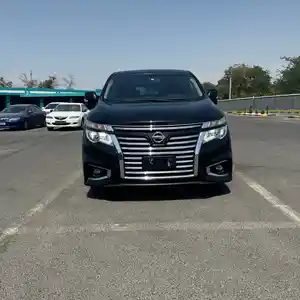 Nissan Elgrand, 2015