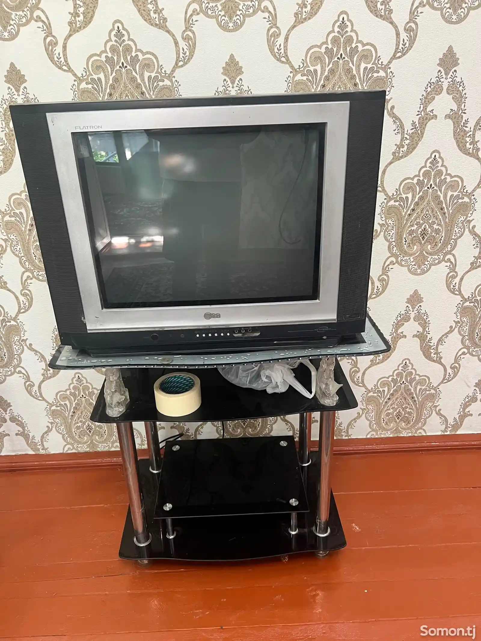Телевизор с подставкой LG-2