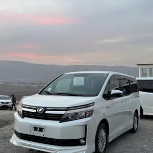 Toyota Voxy, 2015