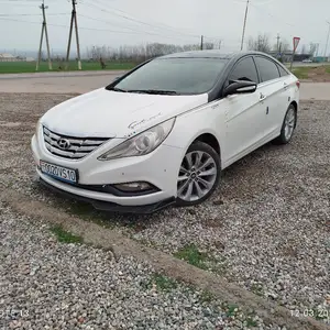 Hyundai Sonata, 2011